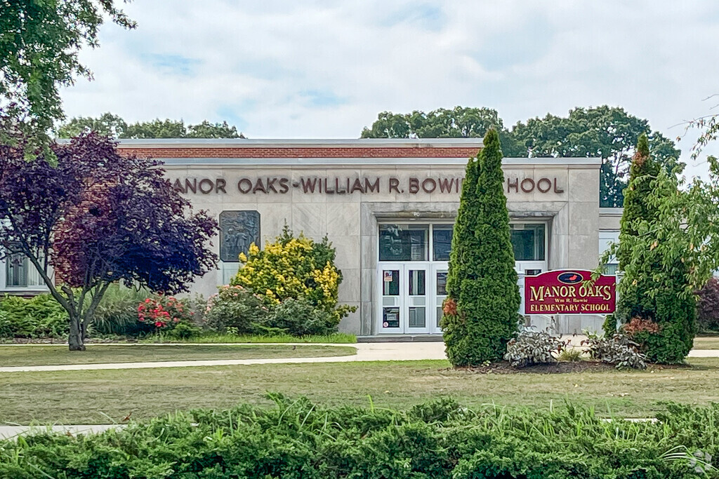 Manor Oaks William Bowie School has 347 students in grades PK, K-6.