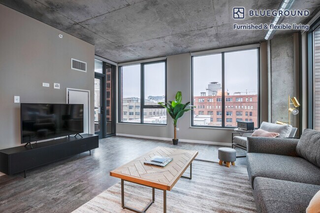 939 W Washington Blvd unit FL6-ID213, Chicago, IL 60607 - photo 2