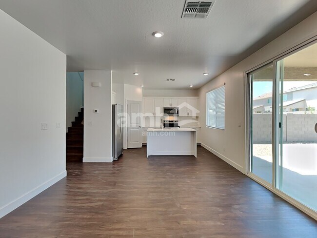 17134 W Lawrence Ln, Waddell, AZ 85355 - photo 4