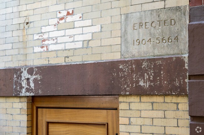 The architecture of Yeshiva Bnos Ahavas Israel was built in 1904.