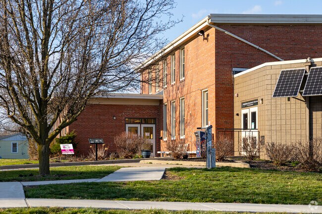 he Parkridge Community Center offers a gym and a walking track for Heritage Park residents.