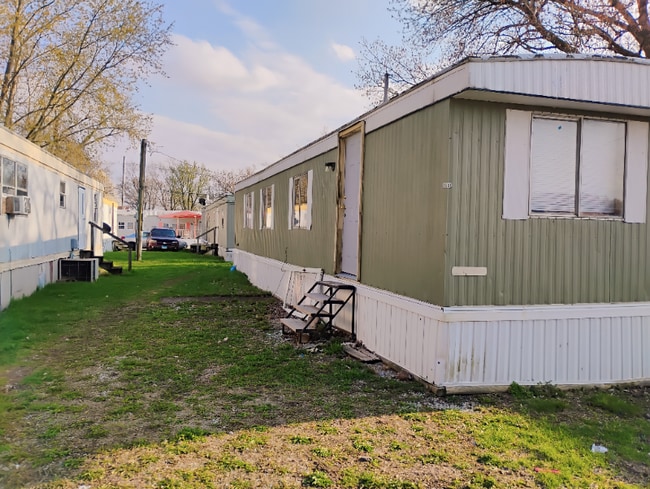 40 Mahoning Ave, Rantoul, IL 61866 - photo 2