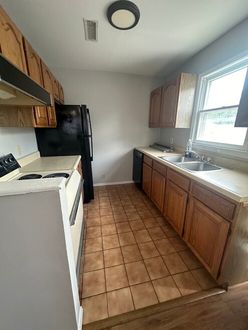 605 S Main St, Dupo, IL 62239 - photo 1