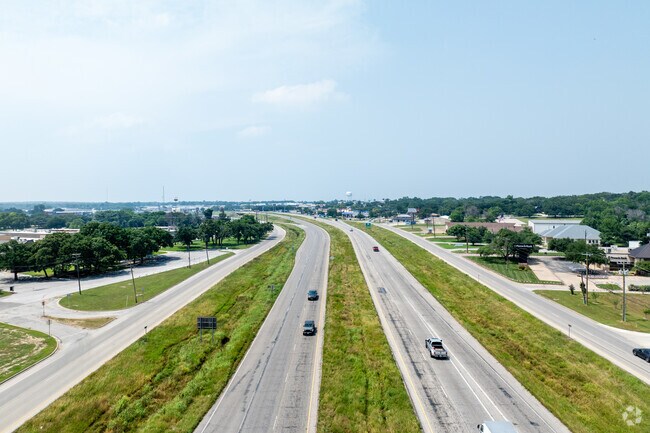 Well-maintained roads in Pelican Bay reflect the neighborhood's devotion to travel.