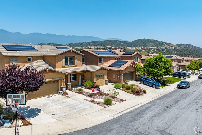 Rosena Ranch offers spacious family homes with mountain views and modern layouts.