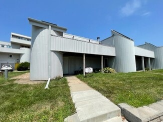 661 W Lakeshore Dr, Lincoln, NE 68528