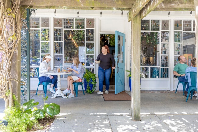 The SolFood Kitchen strives to help people fall in love with farm fresh soul food, or ‘SolFood’.