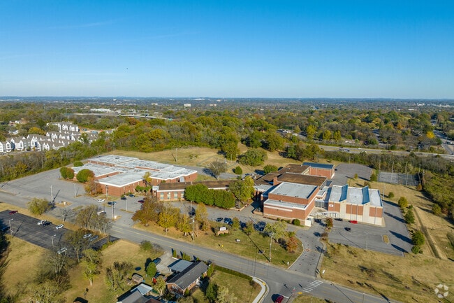 Maplewood Comprehensive High School is located in the Talbot's Corner neighborhood of Nashville.