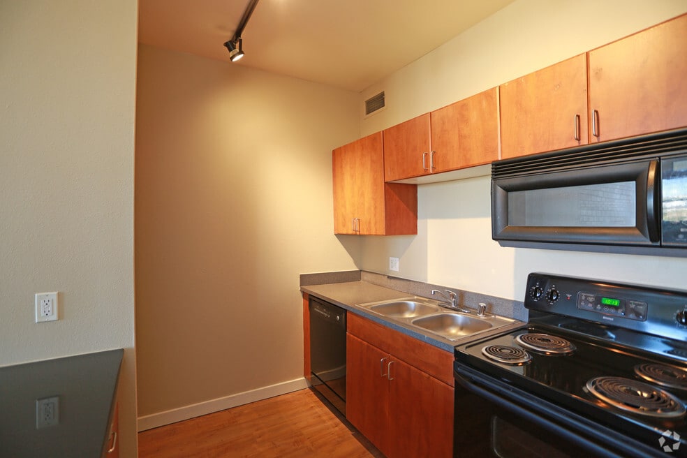Lincoln Pointe Lofts, Englewood, CO 80112 - photo 1