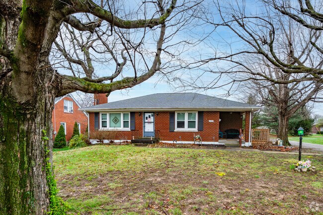Ranch style homes are common in Poplar Level.