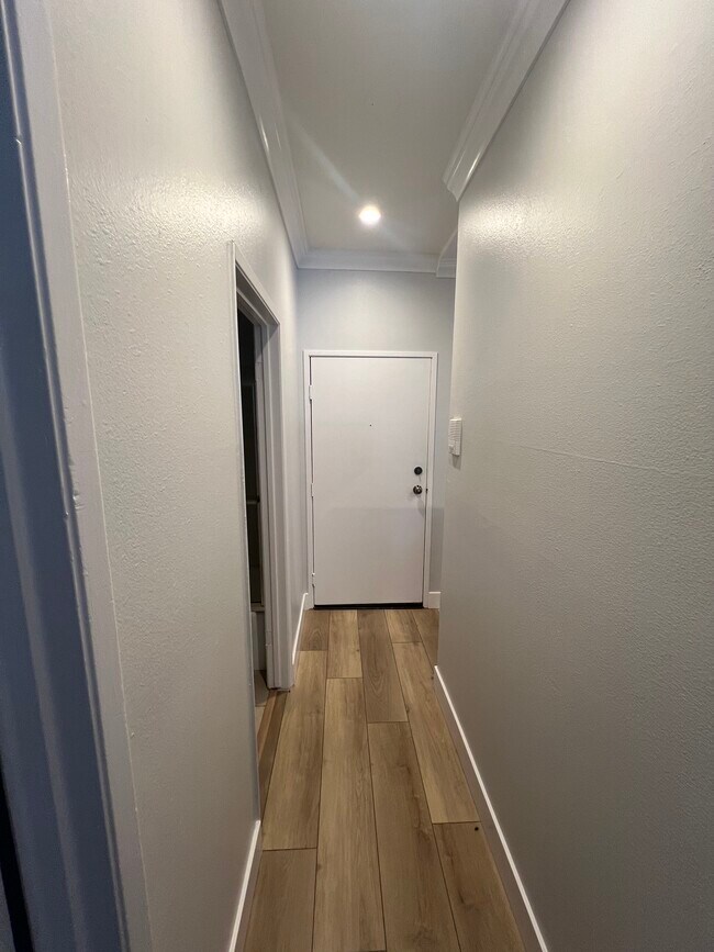 2107 N Beachwood Dr unit 101, Los Angeles, CA 90068 - photo 6