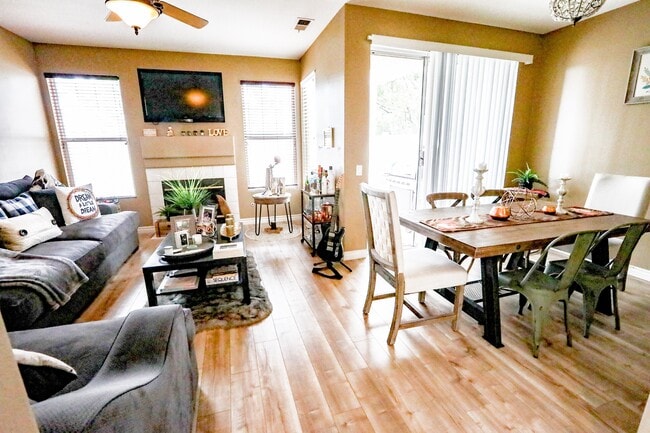 401 Sanibelle Cir unit 10, Chula Vista, CA 91910 - photo 2