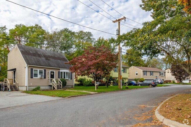 Some homeowners live in split-level houses in Budlong.