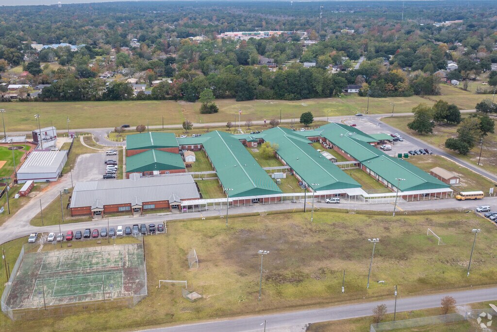 Long Beach Middle School is the school to ensure your child's education.