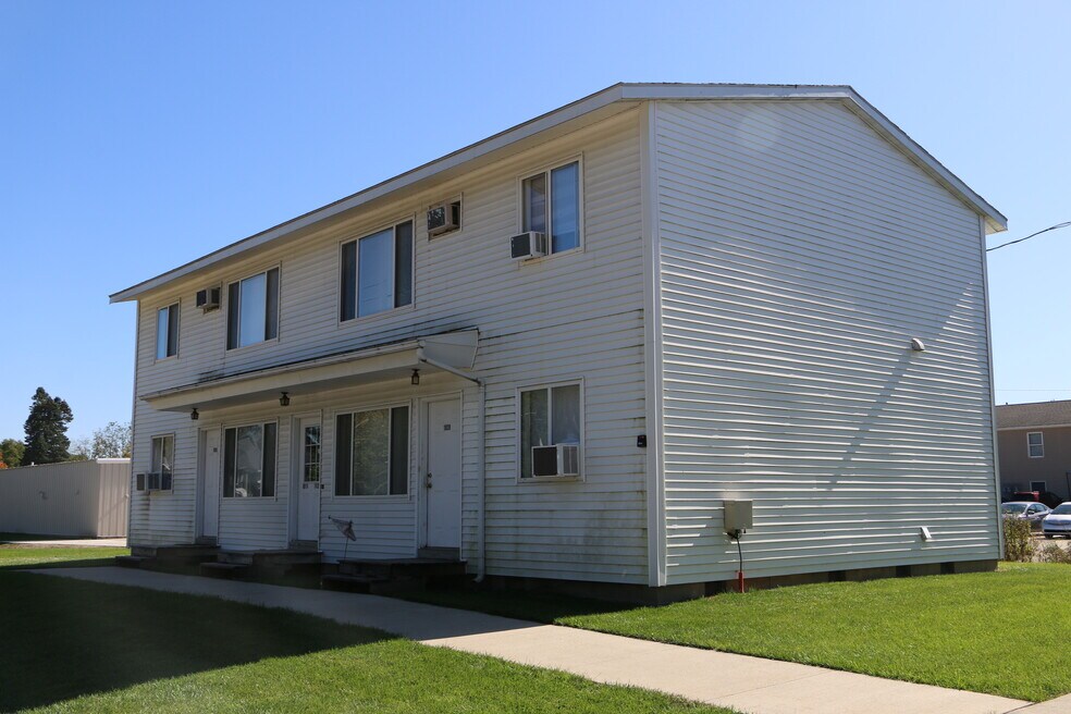 1016 W 20th St unit 1016, Cedar Falls, IA 50613 - photo 1