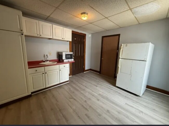 323 Cumberland St unit 323 Cumberland St U3, Rumford, ME 04276 - photo 2