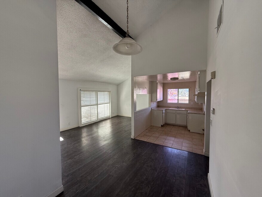 Living Room / Kitchen