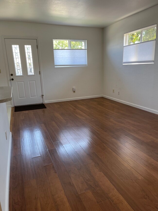302 Laurel St, San Carlos, CA 94070 - photo 3
