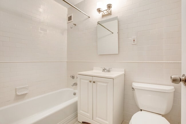 305 W 45th St, New York, NY 10036 - photo 5