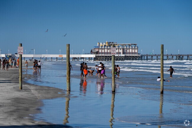 Hunters Ridge residents can choose to go to Ormond Beach to swim, not far from the neighborhood.