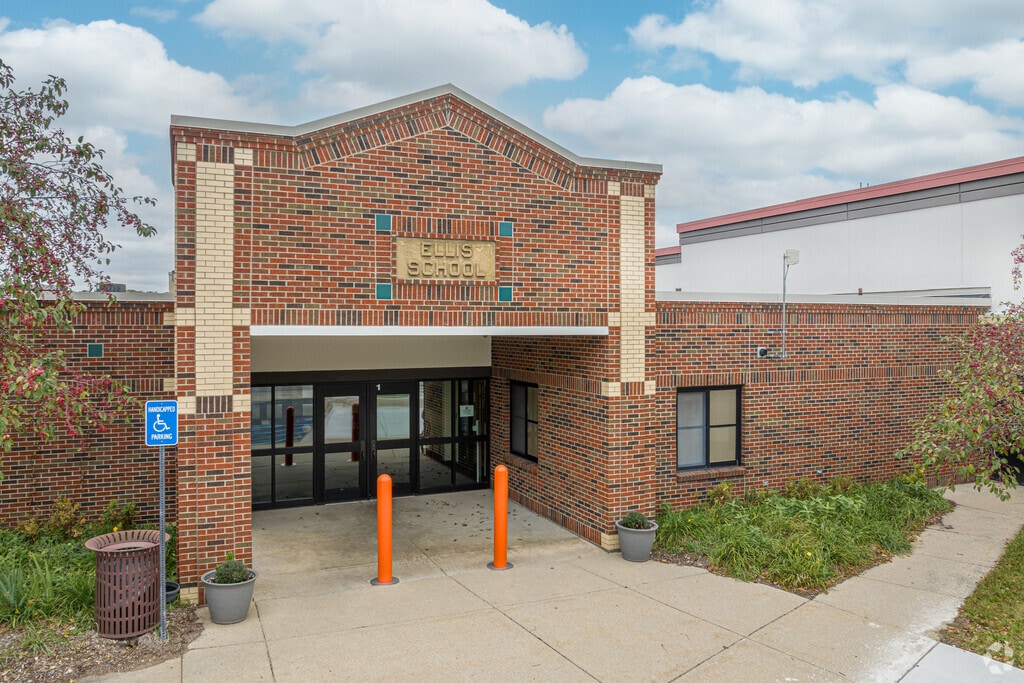 Ellis Elementary School is a public school located in Belding, Michigan.