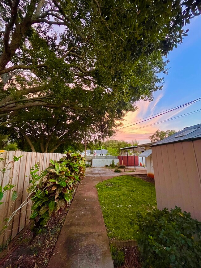 516 Northmoor Ave N, Saint Petersburg, FL 33702