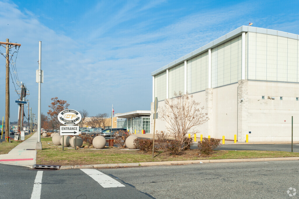 Technical School Teterboro provides education in 
Teterboro.