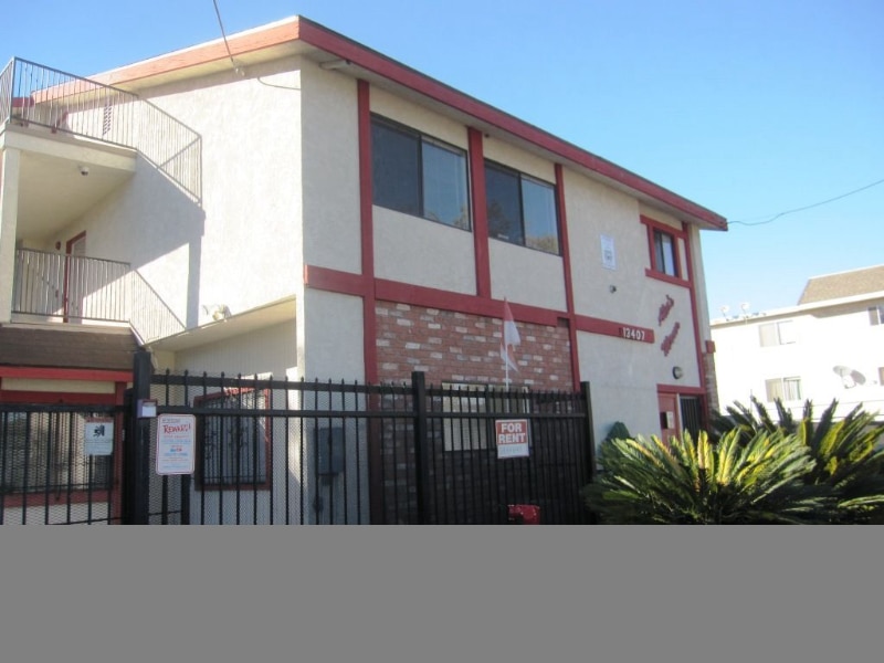 13407 Kornblum Ave unit 3, Hawthorne, CA 90250 - photo 1