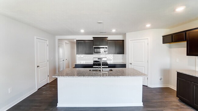 1018 Sherwood Loop, Bellefontaine, OH 43311 - photo 5