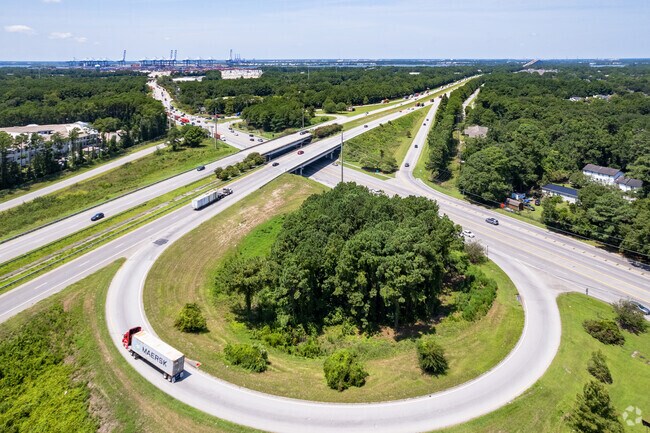 Hobcaw Creek Plantation is accessible from I526 in Mount Pleasant.