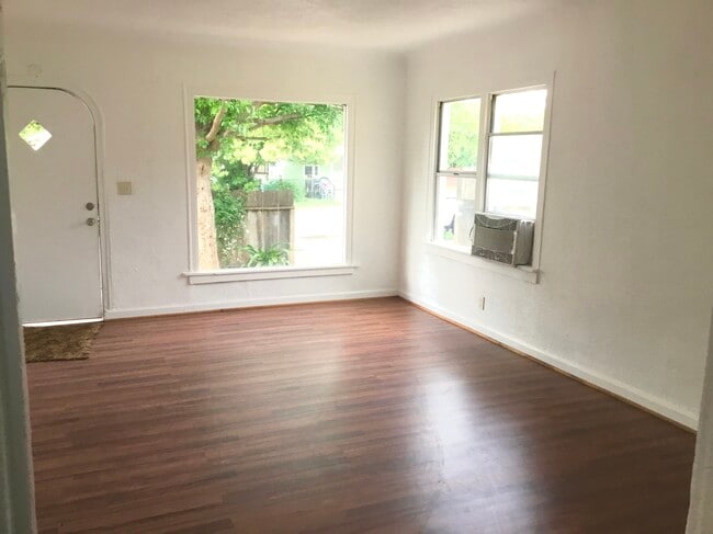 2127 B St, Oroville, CA 95966 - photo 4