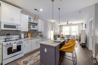 910 Walnut Ave, Charlotte, NC 28208