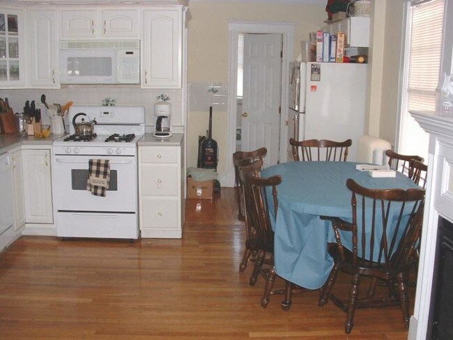 27 Ransom Rd unit 2, Brighton, MA 02135 - photo 2