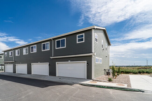 3744 Pinnacles St, Evans, CO 80620 - photo 4