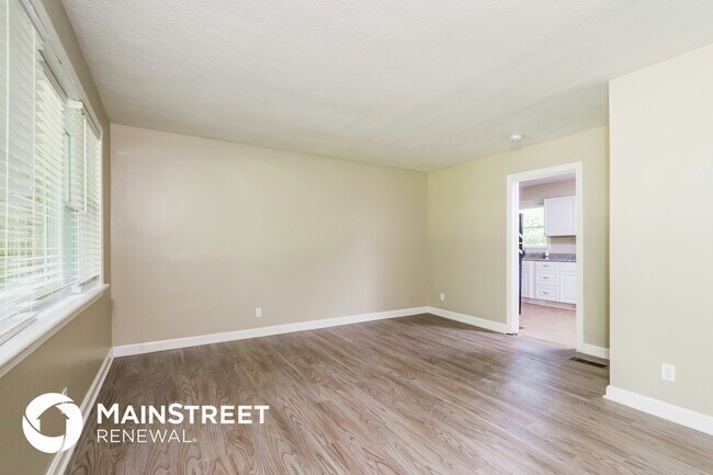 2215 Cavalier Dr, Shively, KY 40216 - photo 7