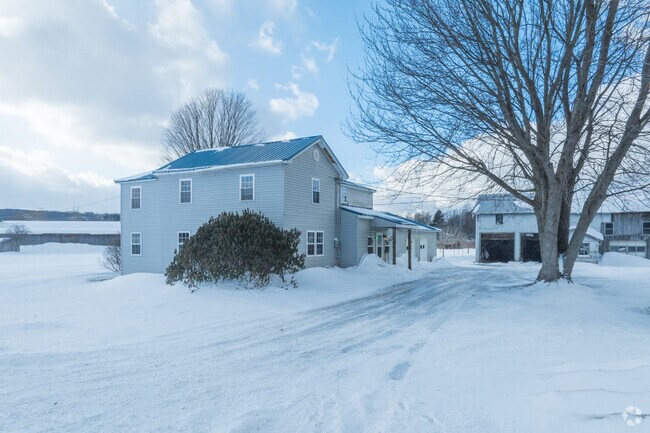 Large colonial homes in French Creek often have a separate garage.