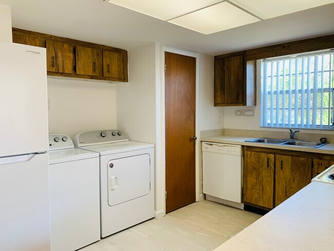 428 Banana Cay Dr unit E, South Daytona, FL 32119 - photo 5