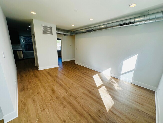 5504 N Kimball Ave unit 2, Chicago, IL 60625 - photo 4