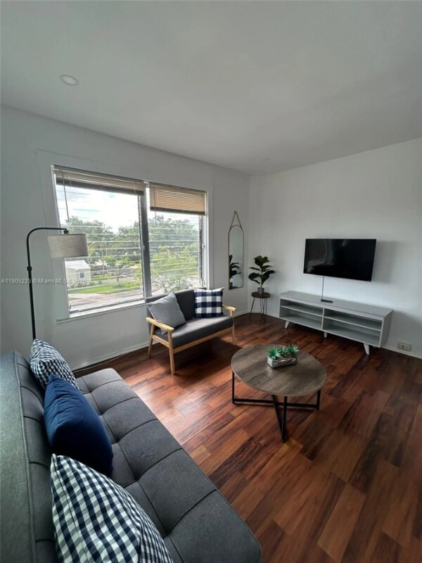 444 Ponce de Leon unit 12, Miami, FL 33177 - photo 3