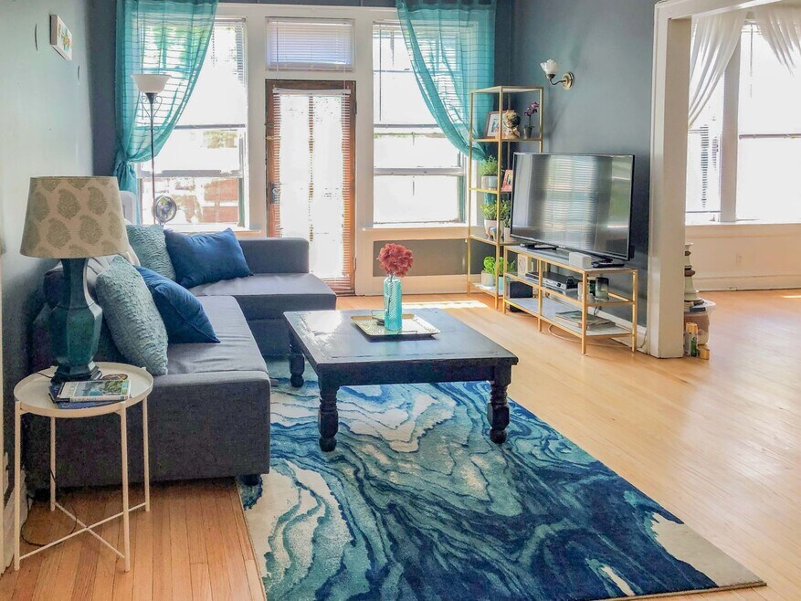 428 W Surf St unit 1H, Chicago, IL 60657 - photo 1