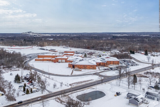 Holly High School  has a faculty with an B- teacher rating on Niche.