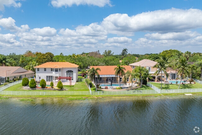 Many single family homes in Huntington offer lake views with large backyards.