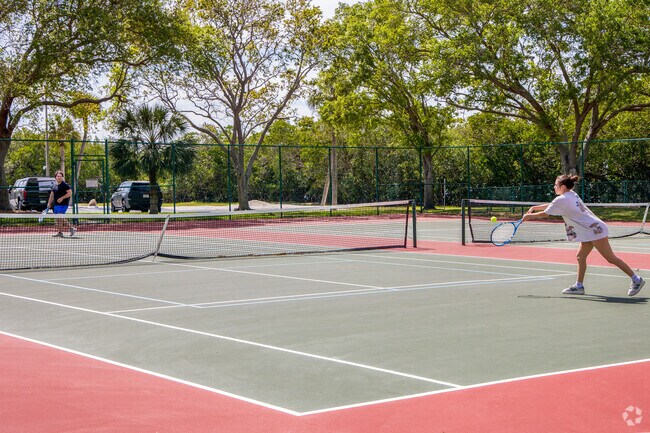Enjoy some tennis with friends in Pasadena on the Gulf neighborhood.
