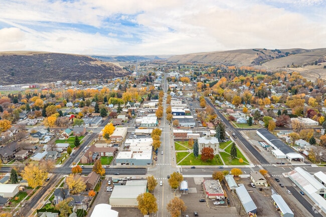 Downtown Dayton sits amid the scenic beauty of the Blue Mountains.
