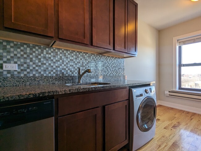 557 W Arlington Place unit 5, Chicago, IL 60614 - photo 4