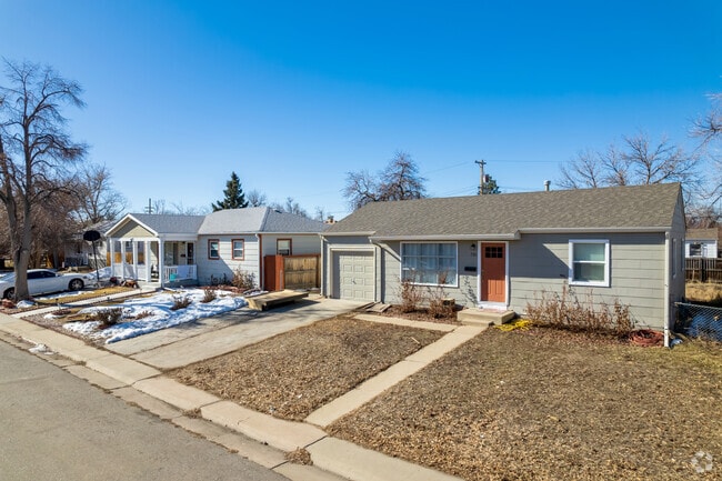 Single-family homes in Del Mar Parkway reflect the area's rich military history.