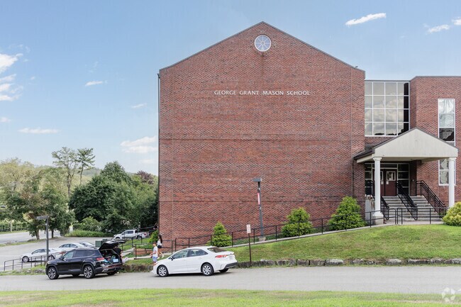 George Grant Mason Elementary School has 104 students.