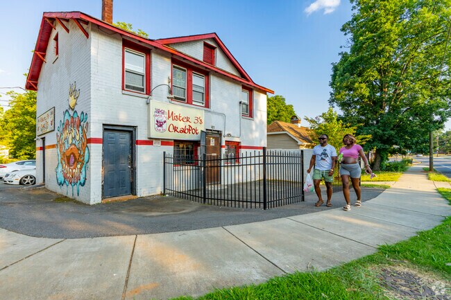 Mister 3's Crab Pot is an incredible hidden gem for incredible seafood nearby Westerly Hills.