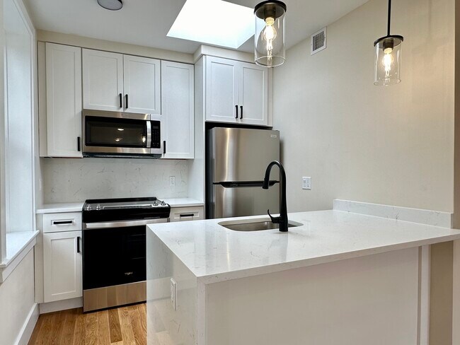62 N Margin St unit 4, Boston, MA 02113 - photo 5