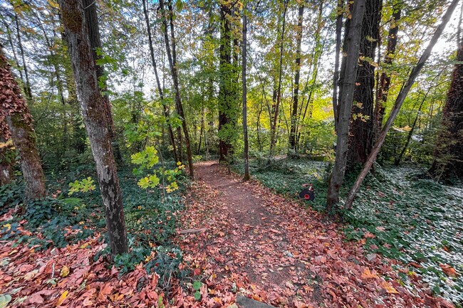 Trails around Dunthorpe allow residents to quickly hop into nature.